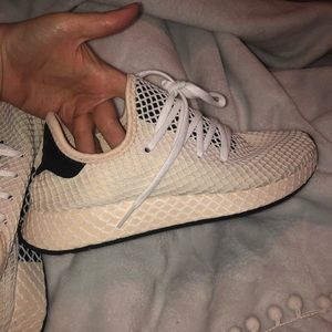Adidas Deerupt shoe